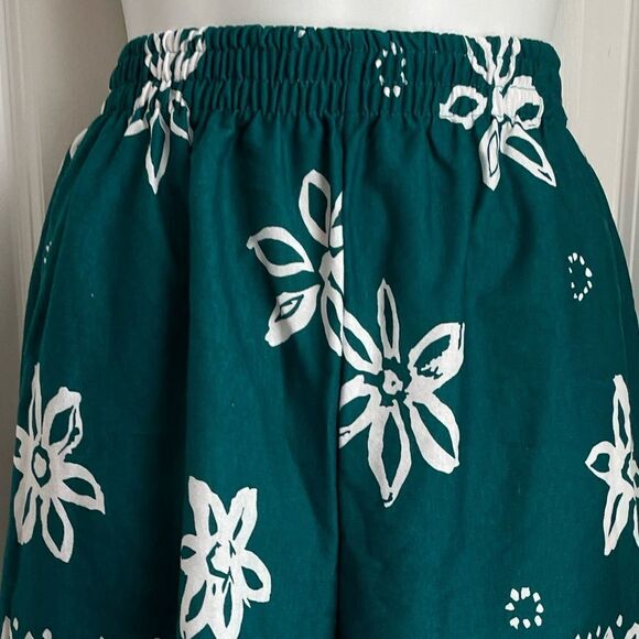 American Weekend Floral Bermuda Shorts XL Green White - Picture 2 of 7
